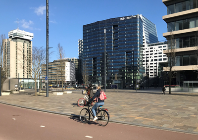 853609 Gezicht op het World Trade Center Utrecht (Stadsplateau 2-18) te Utrecht, vanaf het Jaarbeursplein.